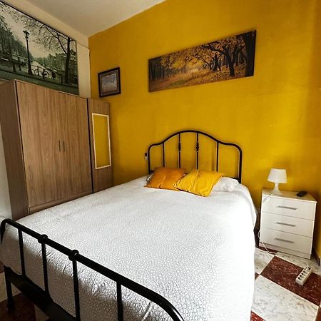 Santa Isabel Low Cost Rooms In Private House Σεβίλλη Εξωτερικό φωτογραφία