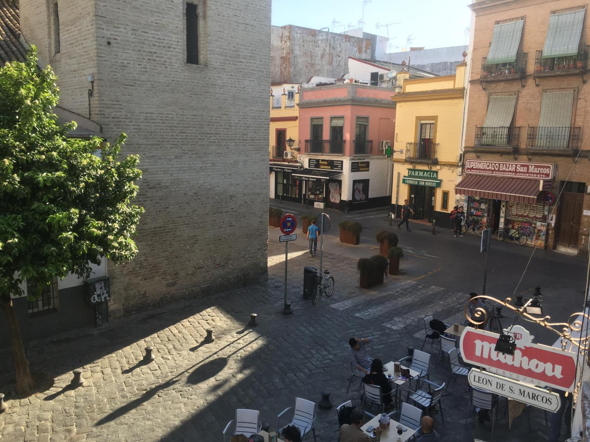Santa Isabel Low Cost Rooms In Private House Σεβίλλη Εξωτερικό φωτογραφία