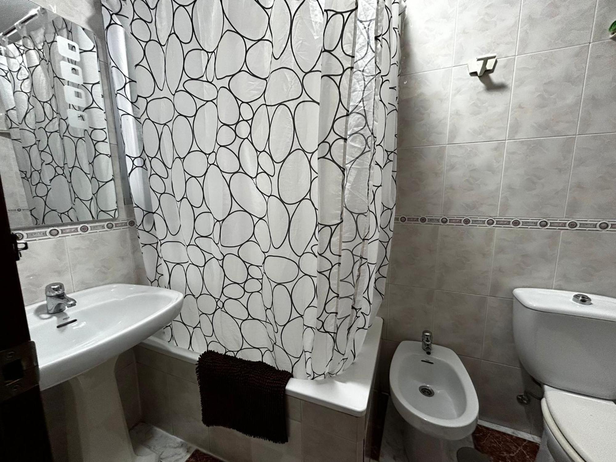 Santa Isabel Low Cost Rooms In Private House Σεβίλλη Δωμάτιο φωτογραφία