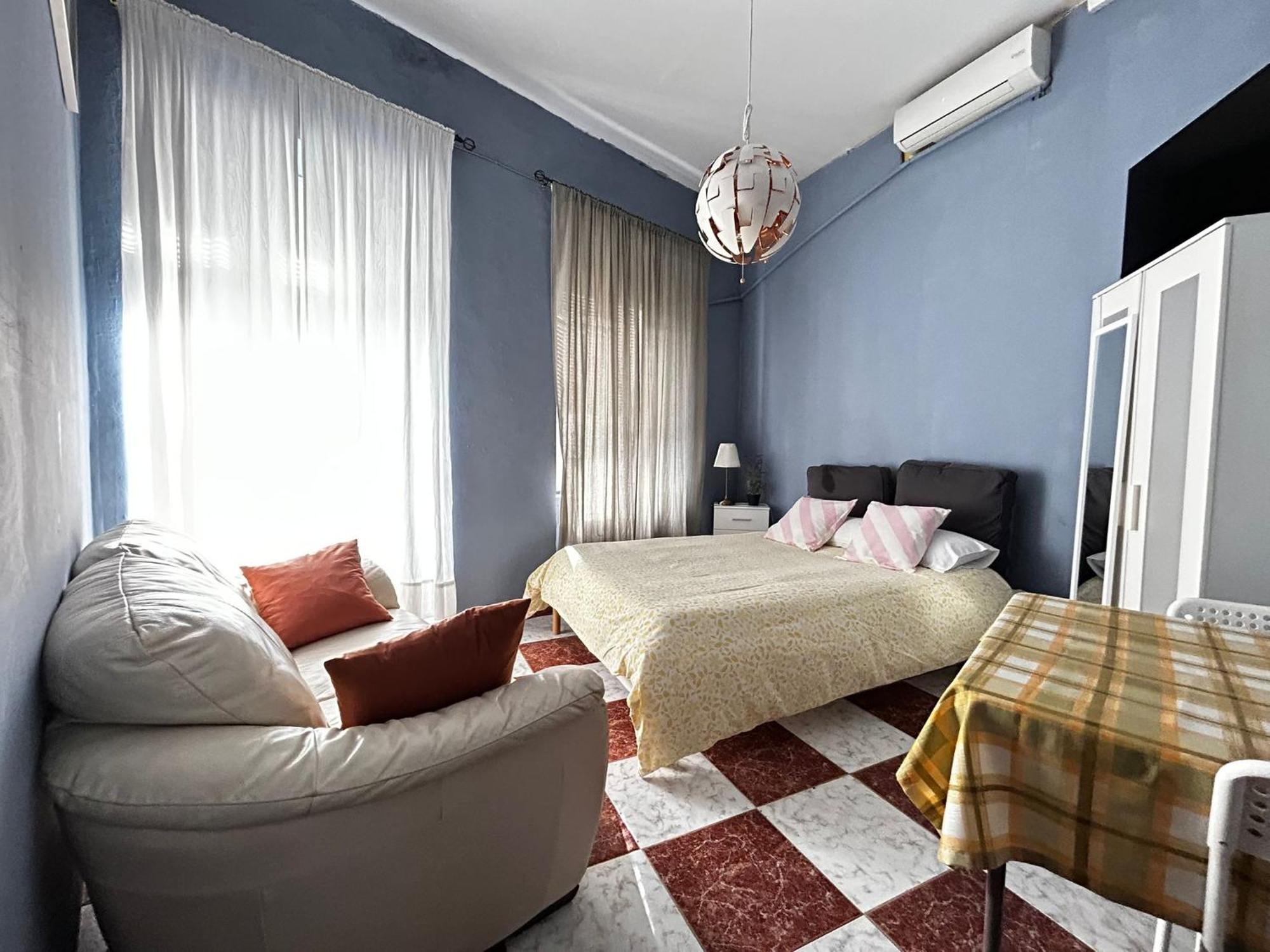 Santa Isabel Low Cost Rooms In Private House Σεβίλλη Εξωτερικό φωτογραφία