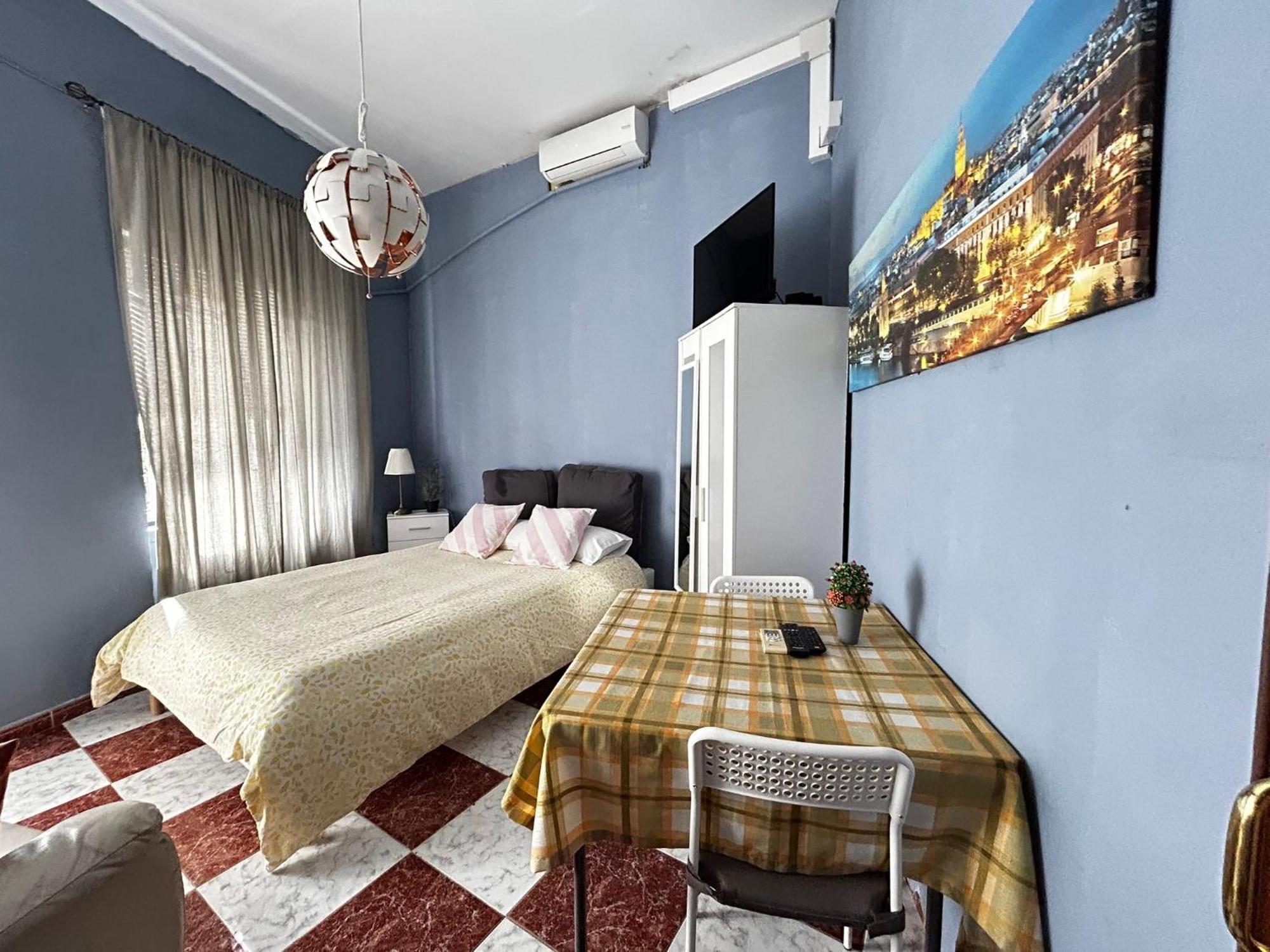 Santa Isabel Low Cost Rooms In Private House Σεβίλλη Δωμάτιο φωτογραφία