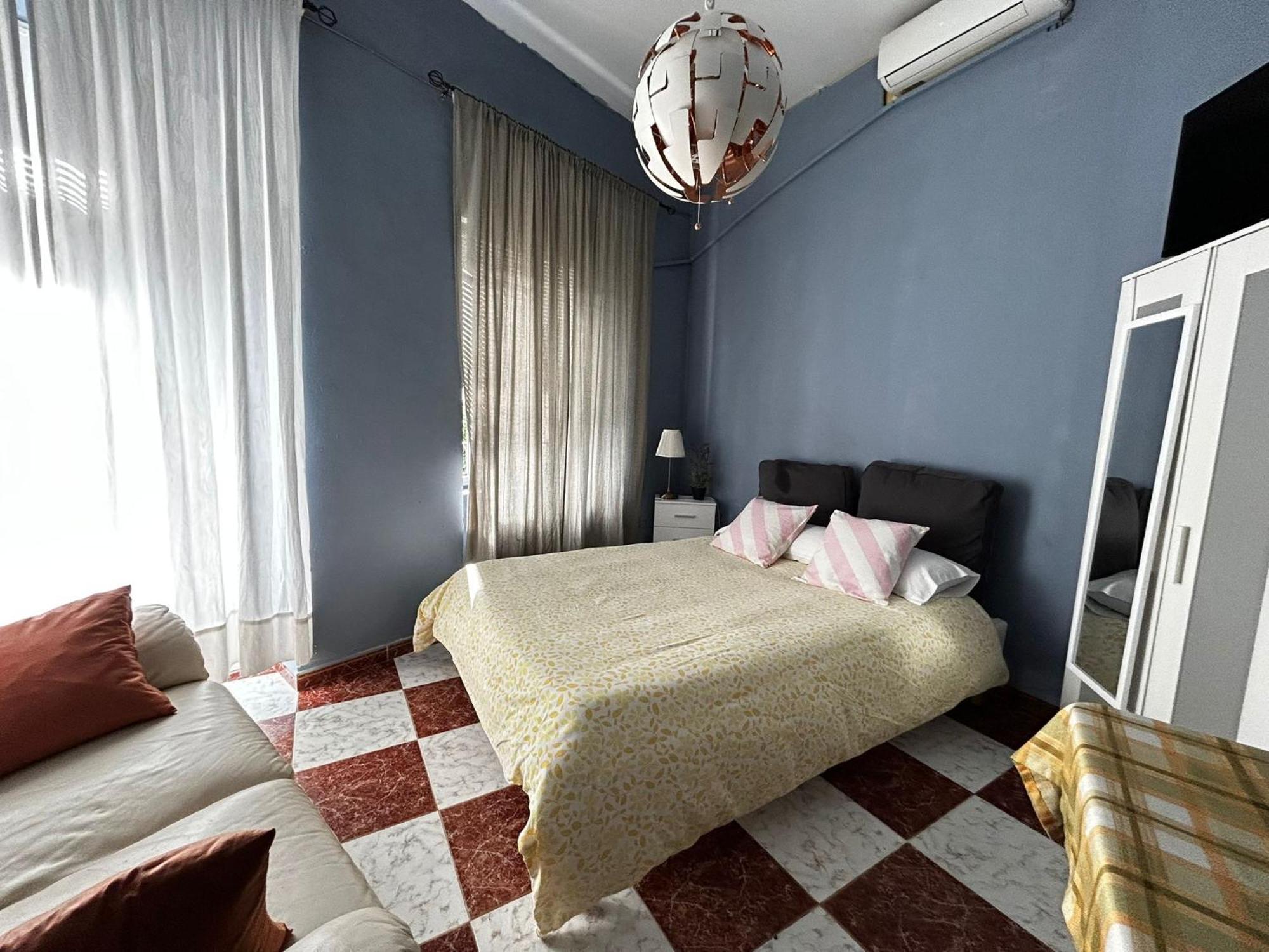 Santa Isabel Low Cost Rooms In Private House Σεβίλλη Δωμάτιο φωτογραφία
