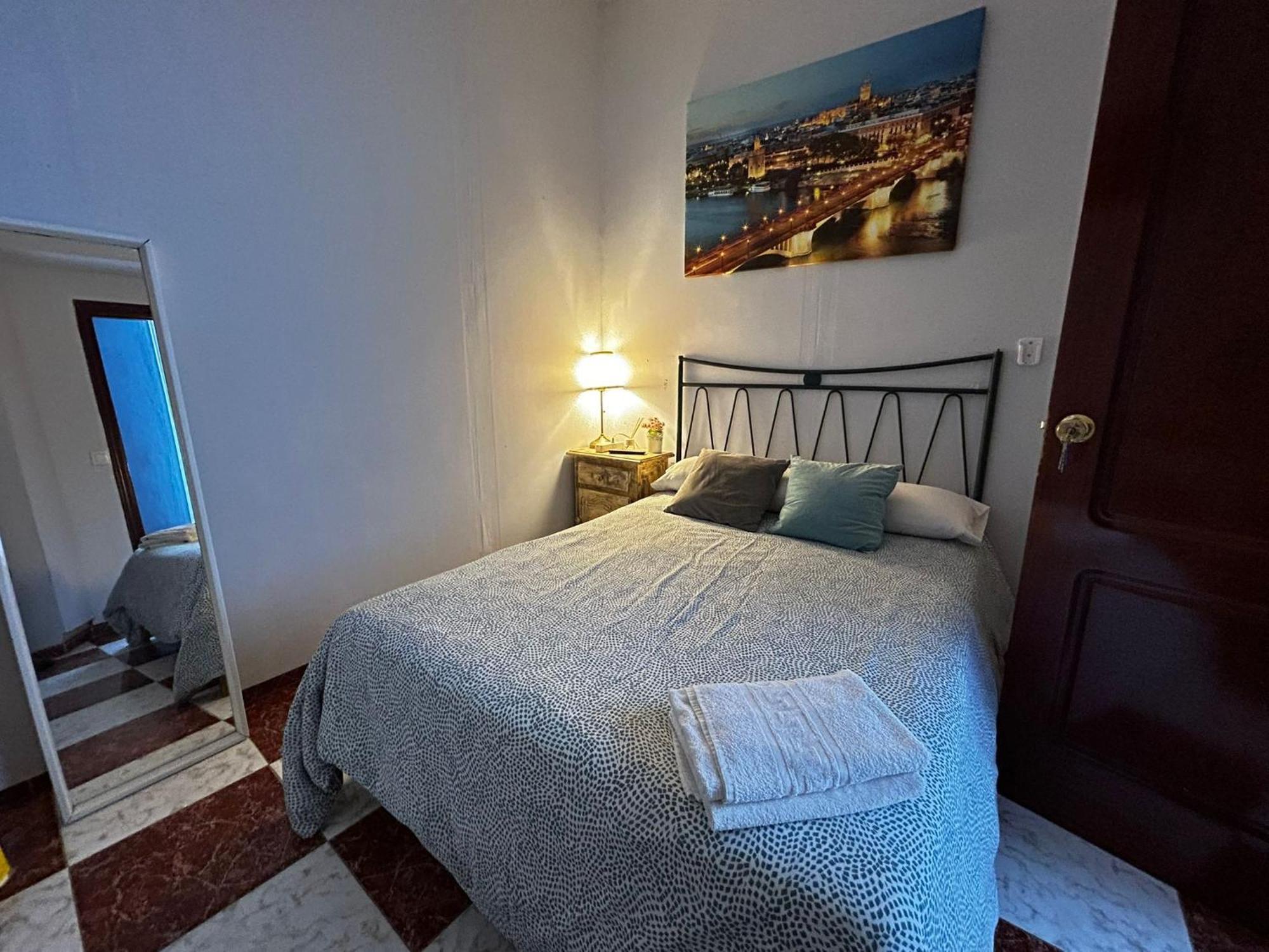Santa Isabel Low Cost Rooms In Private House Σεβίλλη Εξωτερικό φωτογραφία