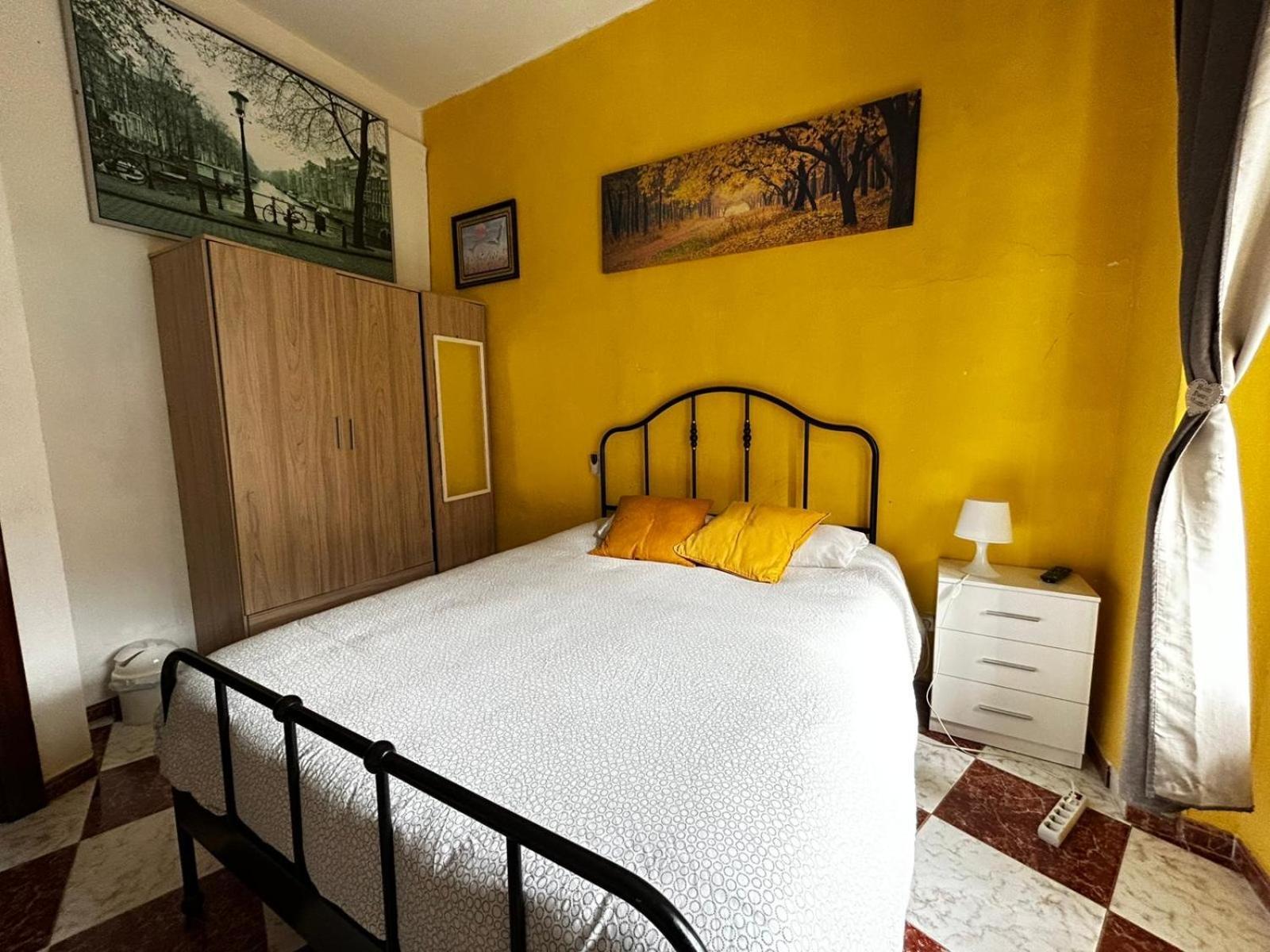 Santa Isabel Low Cost Rooms In Private House Σεβίλλη Εξωτερικό φωτογραφία