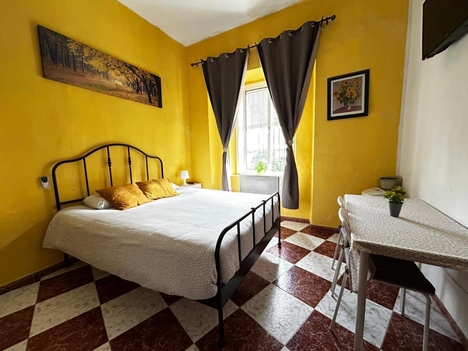 Santa Isabel Low Cost Rooms In Private House Σεβίλλη Εξωτερικό φωτογραφία