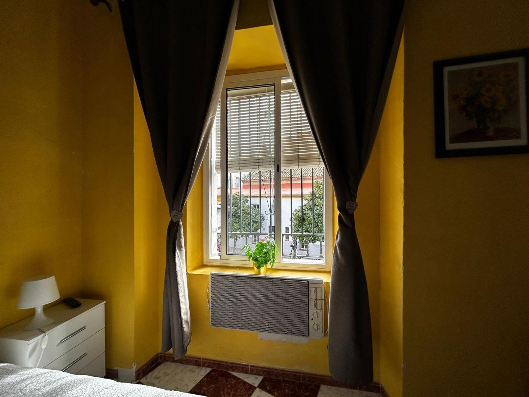 Santa Isabel Low Cost Rooms In Private House Σεβίλλη Δωμάτιο φωτογραφία