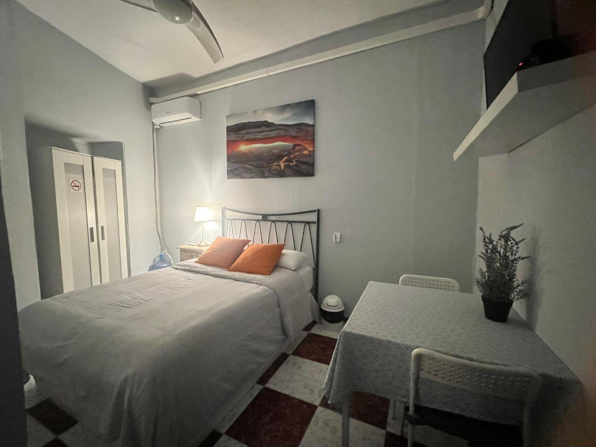 Santa Isabel Low Cost Rooms In Private House Σεβίλλη Εξωτερικό φωτογραφία