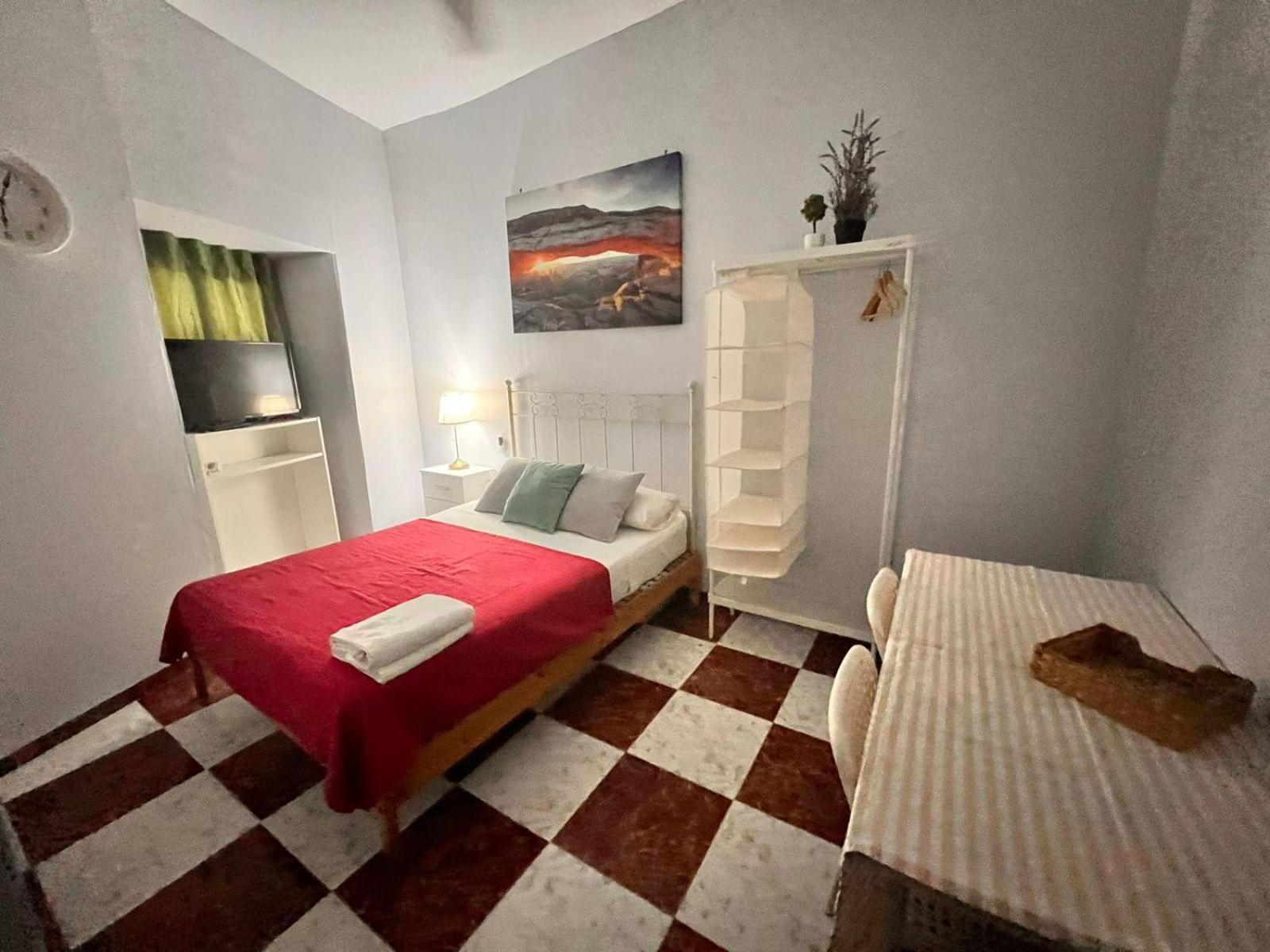 Santa Isabel Low Cost Rooms In Private House Σεβίλλη Εξωτερικό φωτογραφία